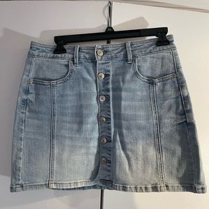 American eagle denim skirt.